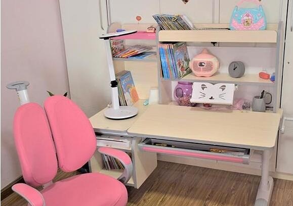 爱果乐儿童学习桌椅